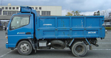 2t ダンプ車